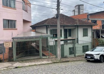Casa com 200m², 5 dormitórios, 2 vagas, no bairro Rio Branco em Caxias do Sul para Comprar