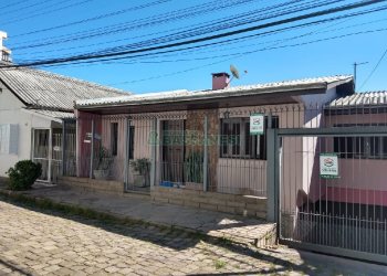 Casa com 209m², 4 dormitórios, 3 vagas, no bairro São Pelegrino em Caxias do Sul para Comprar