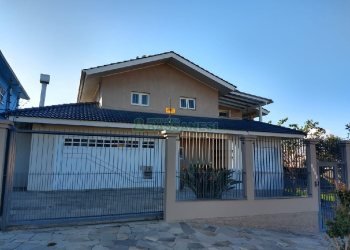 Casa com 338m², 3 dormitórios, 2 vagas, no bairro Arco Baleno em Caxias do Sul para Comprar