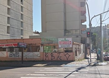 Terreno com 484m², no bairro Centro em Caxias do Sul para Alugar ou Comprar