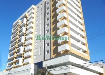 Apto Mobiliado com 54m², 1 dormitório, 2 vagas, no bairro Centro em Caxias do Sul para Alugar