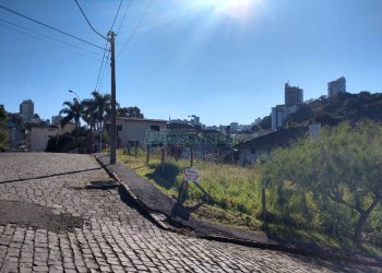 Terreno, no bairro São Leopoldo em Caxias do Sul para Comprar