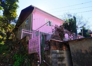 Casa com 160m², 4 dormitórios, no bairro São Leopoldo em Caxias do Sul para Comprar
