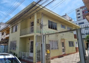 Casa com 200m², 3 dormitórios, 1 vaga, no bairro Rio Branco em Caxias do Sul para Comprar