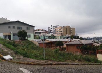 Terreno, no bairro Colina Sorriso em Caxias do Sul para Comprar