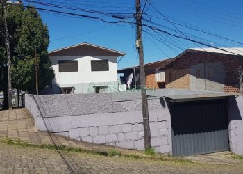Casa, 4 dormitórios, 1 vaga, no bairro São José em Caxias do Sul para Comprar