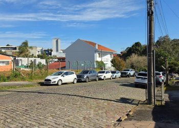 Terreno com 825m², no bairro Sanvitto em Caxias do Sul para Comprar