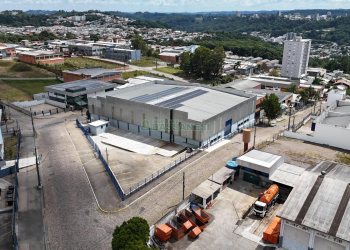 Pavilhão com 2000m², no bairro Cinqüentenário em Caxias do Sul para Alugar