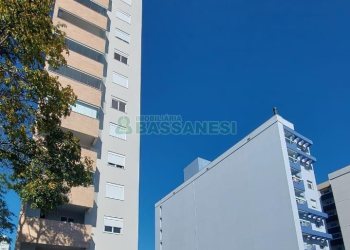 Apartamento com 60m², 2 dormitórios, 2 vagas, no bairro Lourdes em Caxias do Sul para Alugar