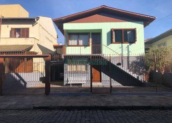 Casa com 246m², 4 dormitórios, 2 vagas, no bairro São José em Caxias do Sul para Comprar