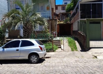 Casa com 100m², 3 dormitórios, 1 vaga, no bairro São Leopoldo em Caxias do Sul para Comprar