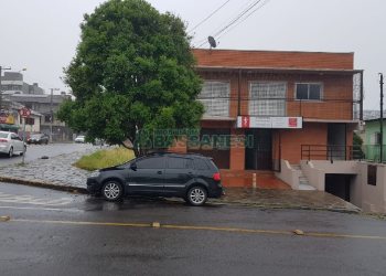 Casa, 3 dormitórios, 2 vagas, no bairro Salgado Filho em Caxias do Sul para Comprar