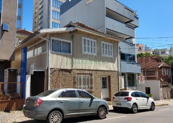 Casa com 180m², 3 dormitórios, 1 vaga, no bairro Rio Branco em Caxias do Sul para Alugar