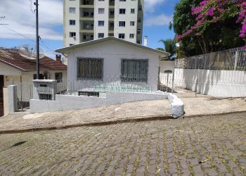 Casa com 82m², 3 dormitórios, 2 vagas, no bairro Lourdes em Caxias do Sul para Alugar