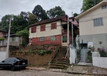 Casa, 4 dormitórios, no bairro São Leopoldo em Caxias do Sul para Comprar