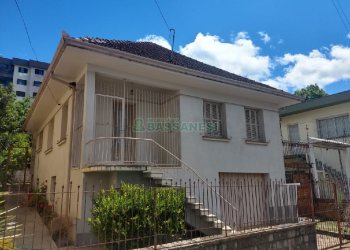 Casa com 200m², 3 dormitórios, 2 vagas, no bairro Santa Catarina em Caxias do Sul para Comprar