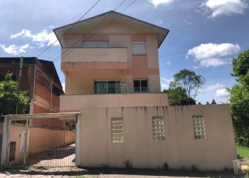 Sobrado com 180m², 2 dormitórios, 1 vaga, no bairro Charqueadas em Caxias do Sul para Comprar