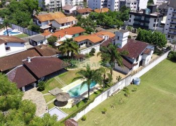 Casa com 672m², 4 dormitórios, 5 vagas, no bairro Bela Vista em Caxias do Sul para Comprar