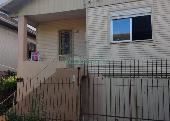 Casa com 180m², 3 dormitórios, 1 vaga, no bairro Lourdes em Caxias do Sul para Comprar