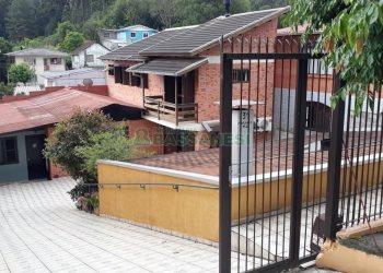 Casa, 5 dormitórios, 4 vagas, no bairro Cruzeiro em Caxias do Sul para Comprar