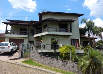 Casa com 495m², 3 dormitórios, 2 vagas, no bairro Santa Catarina em Caxias do Sul para Alugar ou Comprar