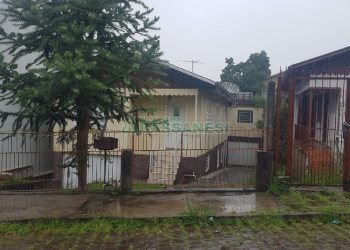 Casa, 3 dormitórios, 2 vagas, no bairro Rio Branco em Caxias do Sul para Comprar