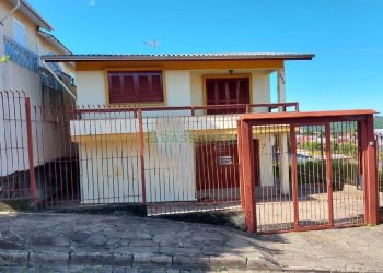 Casa com 154m², 3 dormitórios, 3 vagas, no bairro Charqueadas em Caxias do Sul para Comprar