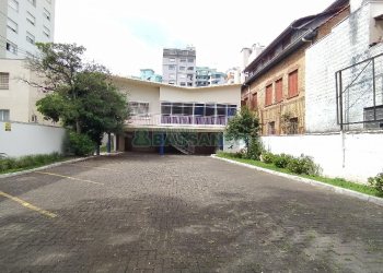 Casa Comercial com 470m², 4 dormitórios, 1 vaga, no bairro Centro em Caxias do Sul para Comprar