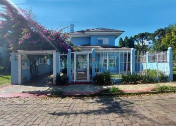 Casa Mobiliada com 500m², 5 dormitórios, 4 vagas, no bairro Sant Etiene em Caxias do Sul para Comprar