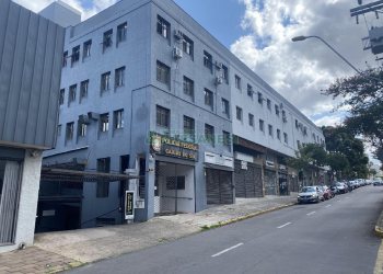 Sala com 990m², no bairro Centro em Caxias do Sul para Alugar