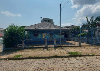 Casa com 100m², 4 dormitórios, 1 vaga, no bairro Jardim América em Caxias do Sul para Comprar