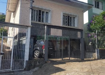 Casa com 358m², 3 dormitórios, 1 vaga, no bairro Lourdes em Caxias do Sul para Comprar