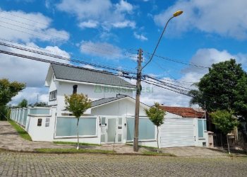 Casa com 378m², 5 dormitórios, 2 vagas, no bairro Cinqüentenário em Caxias do Sul para Comprar