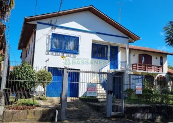 Casa com 277m², 3 dormitórios, 3 vagas, no bairro Santa Catarina em Caxias do Sul para Comprar