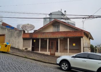 Casa com 200m², 3 dormitórios, 1 vaga, no bairro Lourdes em Caxias do Sul para Comprar
