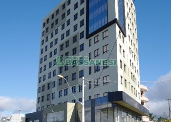 Kitinete com 47m², 1 vaga, no bairro Rio Branco em Caxias do Sul para Comprar