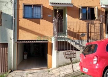 Sobrado com 111m², 2 dormitórios, 2 vagas, no bairro Nossa Senhora da Saúde em Caxias do Sul para Comprar