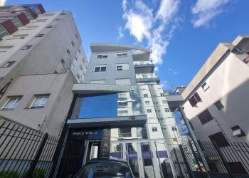 Apto Mobiliado com 64m², 2 dormitórios, 2 vagas, no bairro Panazzolo em Caxias do Sul para Alugar