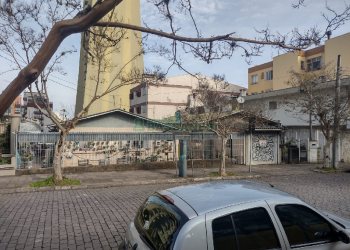 Casa com 430m², 3 dormitórios, 1 vaga, no bairro Exposição em Caxias do Sul para Comprar