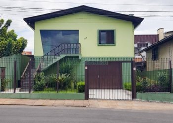 Casa com 193m², 3 dormitórios, 2 vagas, no bairro Kayser em Caxias do Sul para Comprar