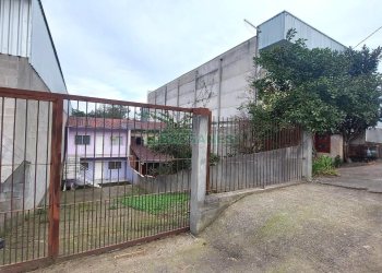 Sobrado com 54m², 2 dormitórios, 2 vagas, no bairro São Caetano em Caxias do Sul para Comprar