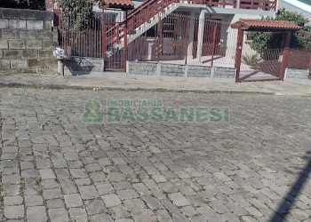 Casa com 400m², 5 dormitórios, 5 vagas, no bairro Desvio Rizzo em Caxias do Sul para Comprar