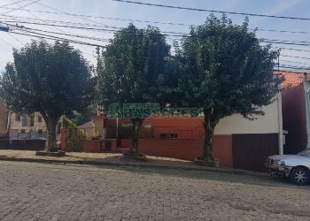 Casa com 223m², 4 dormitórios, 1 vaga, no bairro Rio Branco em Caxias do Sul para Comprar
