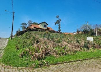 Terreno, no bairro Nossa Senhora da Saúde em Caxias do Sul para Comprar