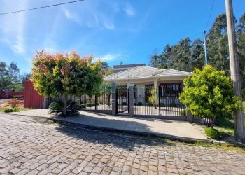 Casa com 213m², 3 dormitórios, 4 vagas, no bairro Desvio Rizzo em Caxias do Sul para Comprar