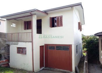 Casa com 61m², 3 dormitórios, 2 vagas, no bairro Jardim Iracema em Caxias do Sul para Comprar