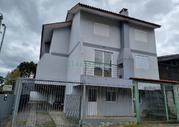 Sobrado com 76m², 3 dormitórios, 1 vaga, no bairro Colina Sorriso em Caxias do Sul para Comprar
