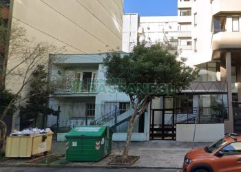 Casa Comercial com 242m², no bairro Centro em Caxias do Sul para Comprar