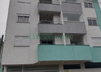 Apartamento com 56m², 2 dormitórios, 1 vaga, no bairro Kayser em Caxias do Sul para Alugar