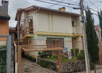 Casa com 136m², 3 dormitórios, 2 vagas, no bairro Cinqüentenário em Caxias do Sul para Comprar